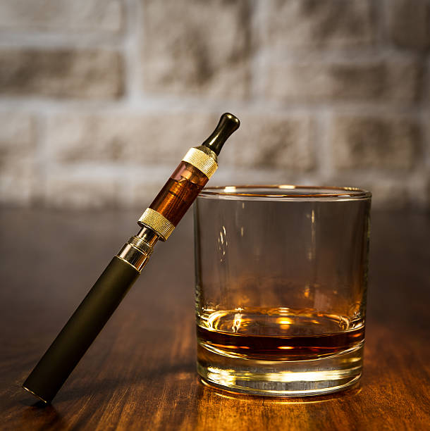 verre d'alcool et e cigarette